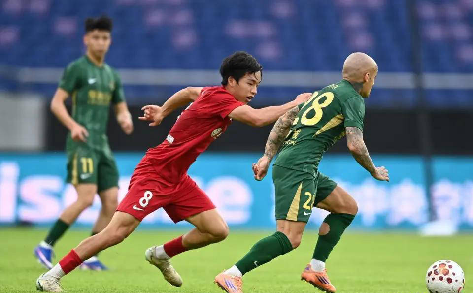 国脚李镇全因辱骂对手外援遭罚，禁赛两场并罚款2万，浙江队申诉成功