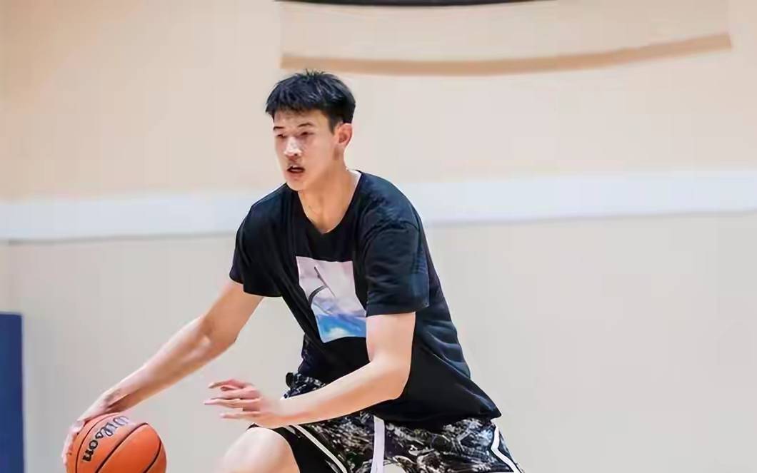 广东战广厦12人名单 黄明依入围 杜锋变阵 徐杰打替补 3人起关键作用