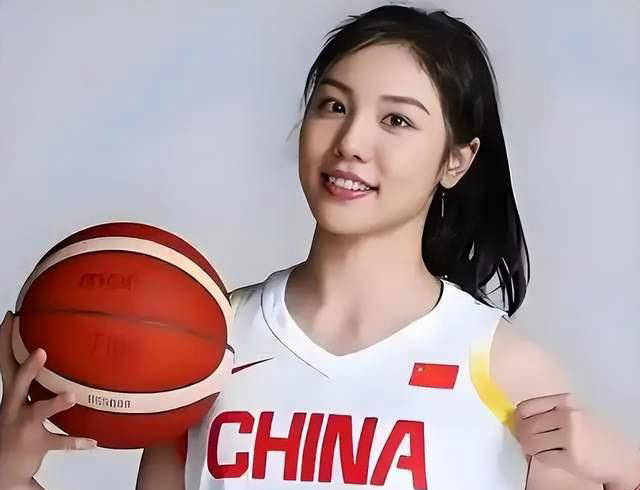 中国女篮重启集训：张茹缺席的原因揭晓，宫鲁鸣的决策令人唏嘘
