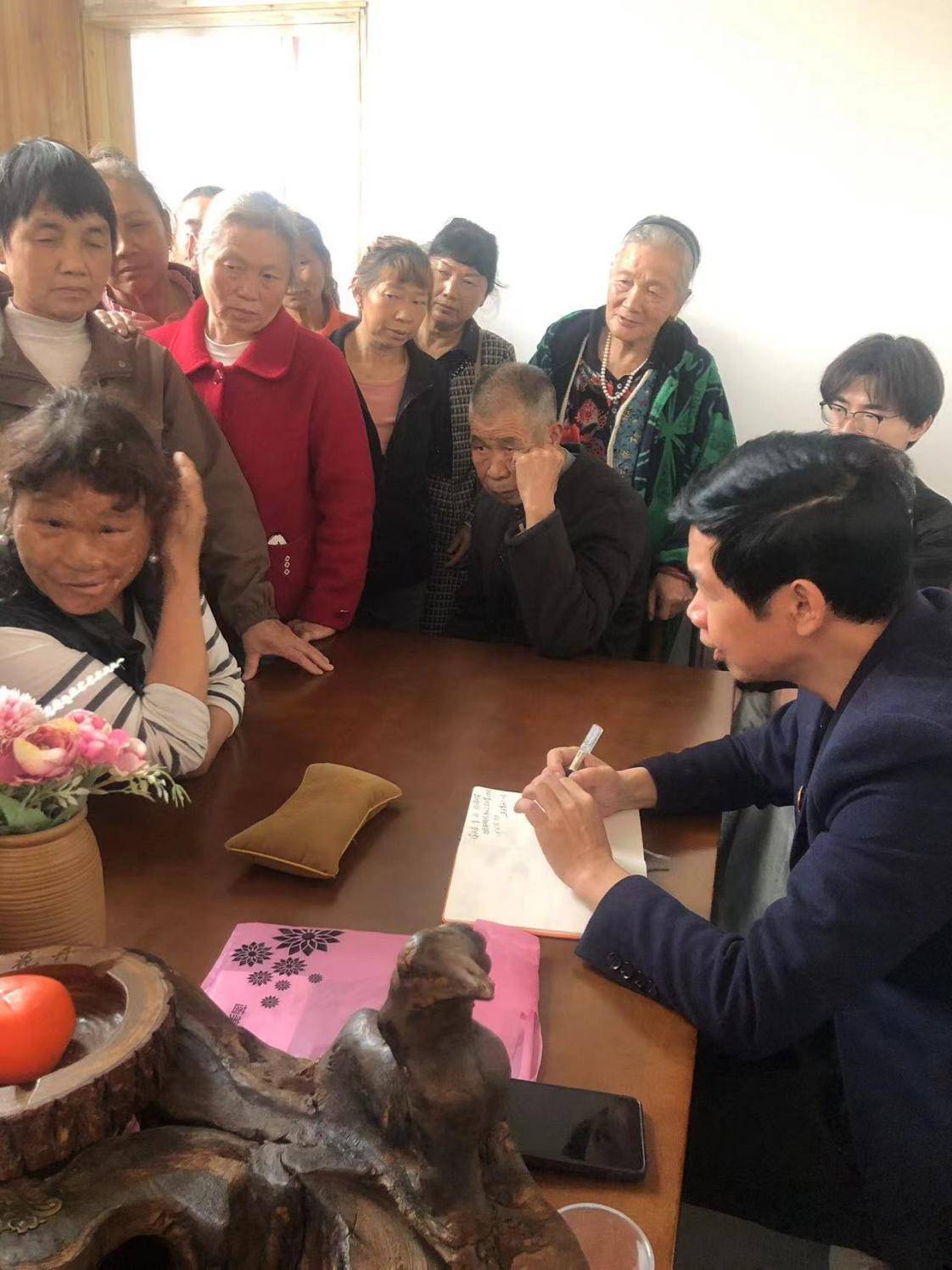 名医下乡送健康 黄石阳新易杏堂中医团队走进江南陌上花康养基地开展惠民义诊(图1)