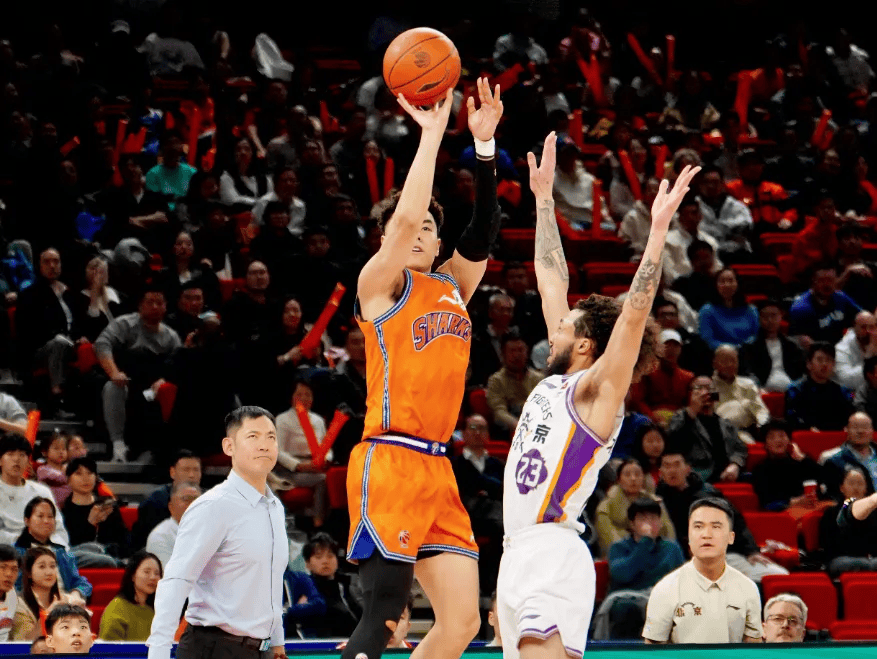 还不召进国家队？赛季三分命中率60.5%，球迷喊话郭士强：用他顶替胡明轩