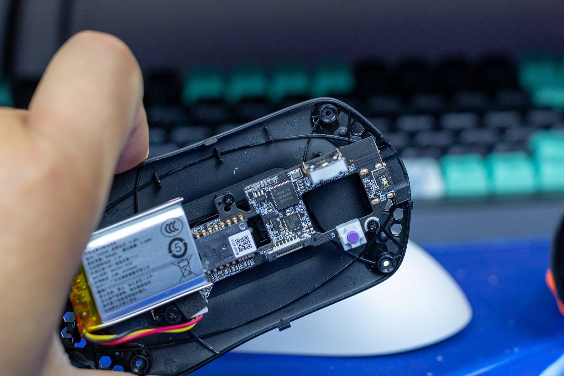 雷柏VT1/VT1MAX拆机实测，这49克分量里藏着哪些值得玩味的细节