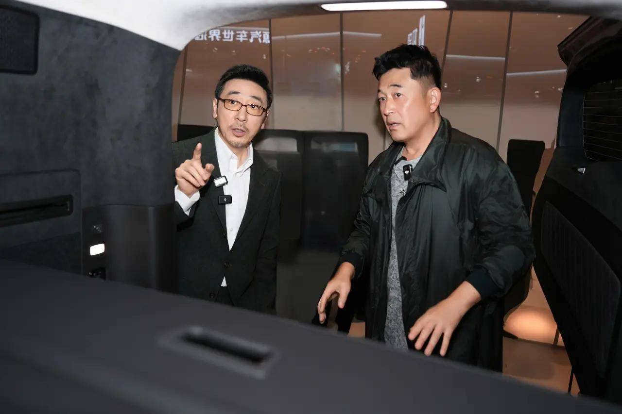 北京车展惊现“反派大佬”同框！他们的眼睛瞄准了同一款车，比亚迪仰望！