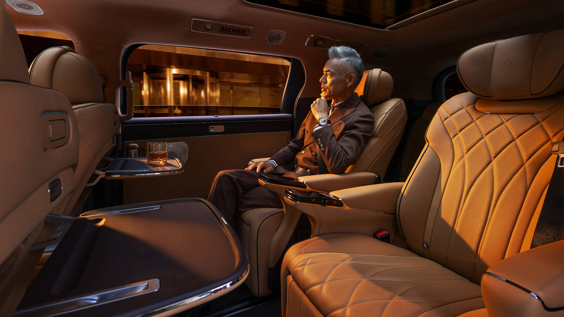 全球首搭第二代刀片电池及闪充技术的MPV，腾势D9上市35.98万元起