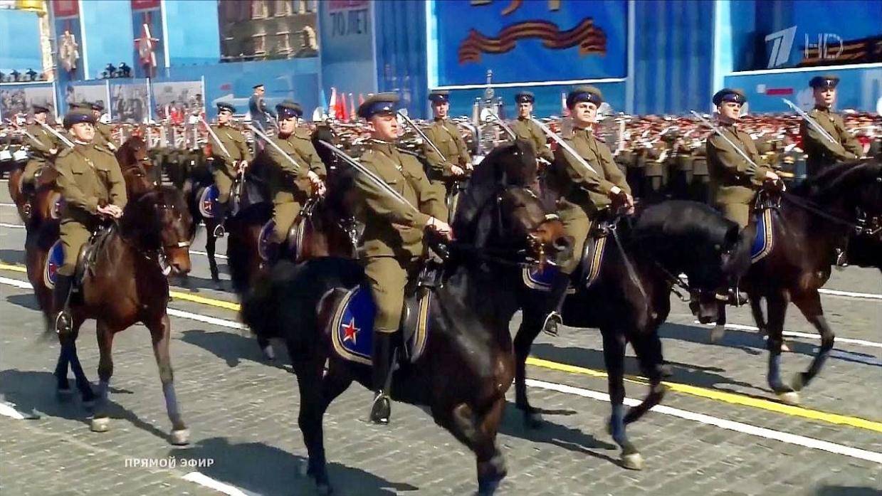 7333. 霸气豪迈的总统骑兵警卫营接受检阅