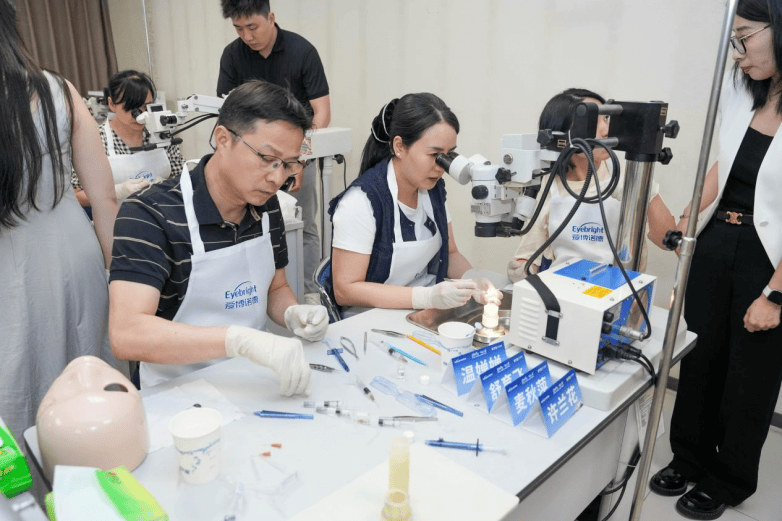 聚焦屈光新技术，来宾爱尔眼科两名专家获龙晶PR首批规范化培训认证(图4)