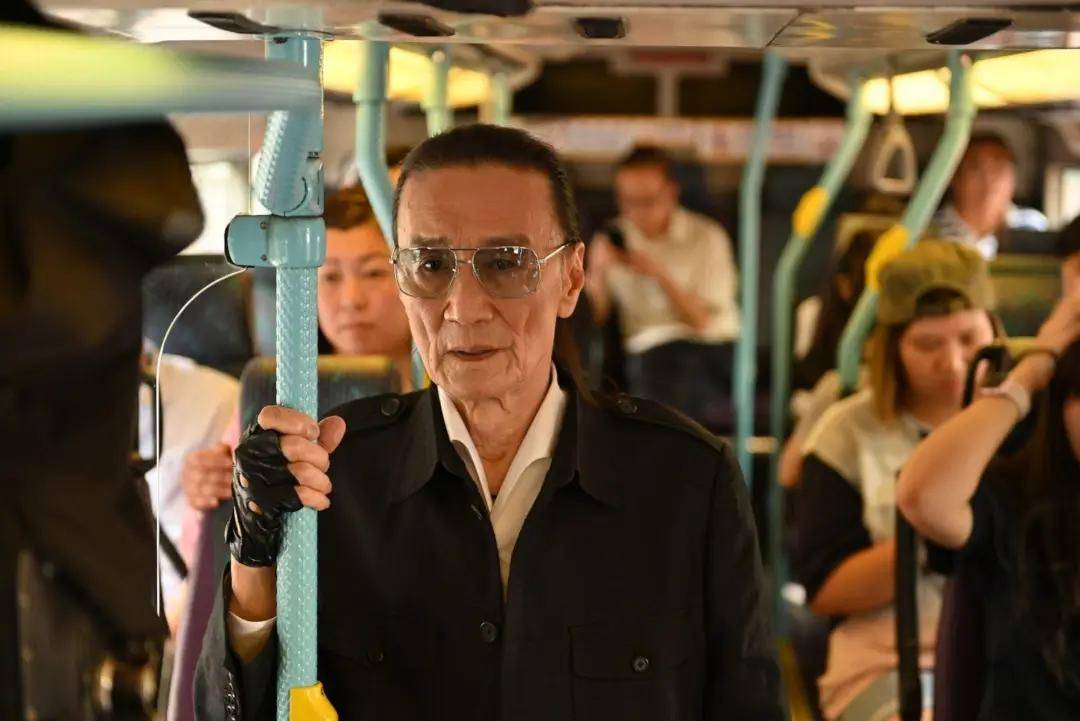 2022年謝賢憑《殺出個黃昏》首奪金像獎影帝。（劇照）