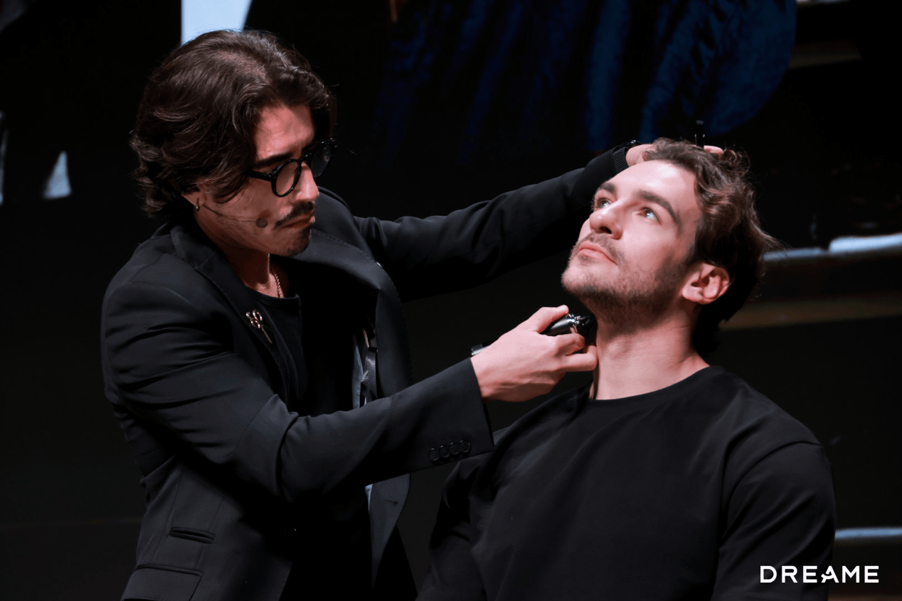 《追觅硅谷发布会周持续高燃，苹果联合创始人沃兹到场站台追觅手机》