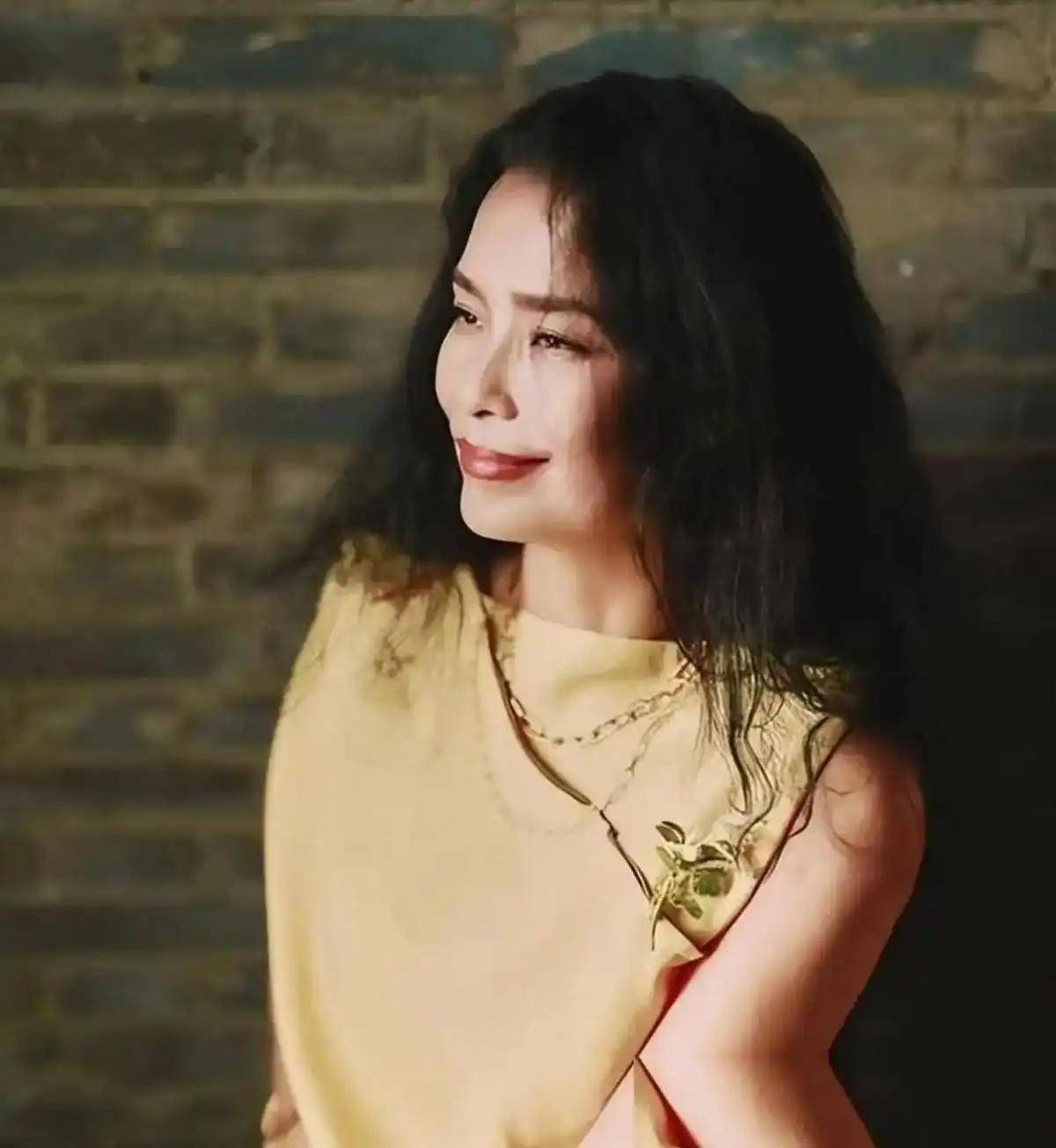 钱再多有什么用62岁亚洲天后韦唯现状曾给全部中年女人提了醒