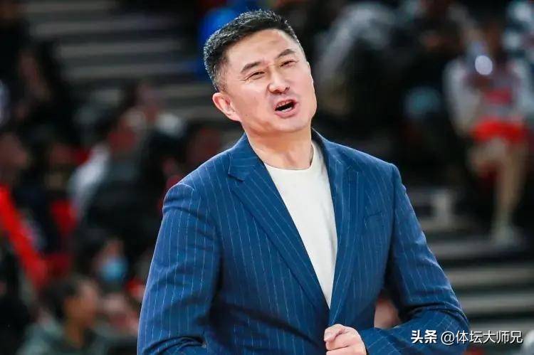 京粤大战前瞻！杜锋启用双塔战术，望胡明轩爆发，三分球是关键