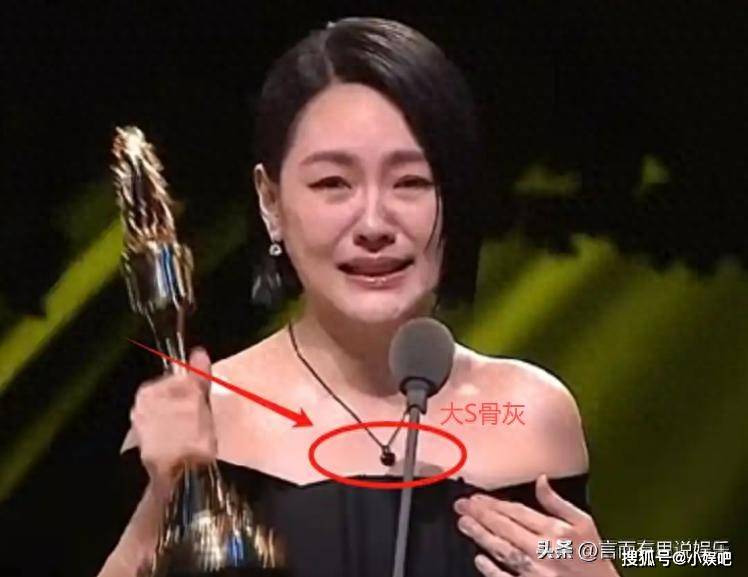 原创            小S重返大S母校，看到大S毕业照时，脱口而出一句话吓坏陪行人员
