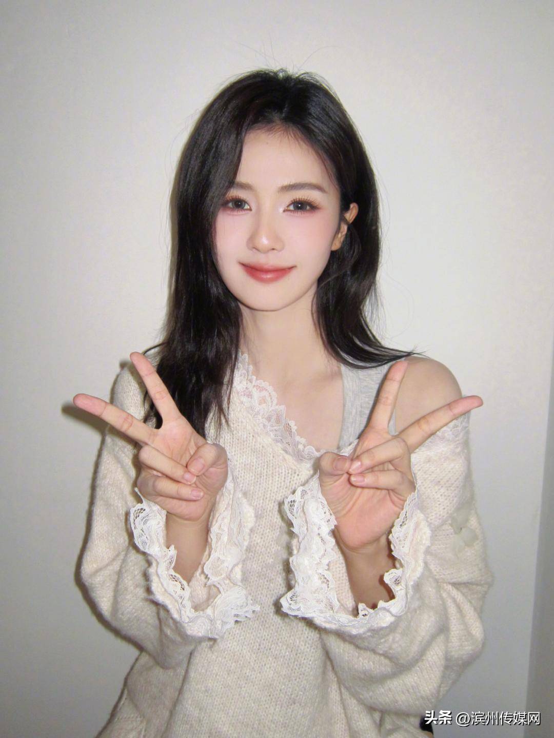 白鹿演唱会过审冲上热搜出道十周年纪念活动将于6月27日在苏州举办
