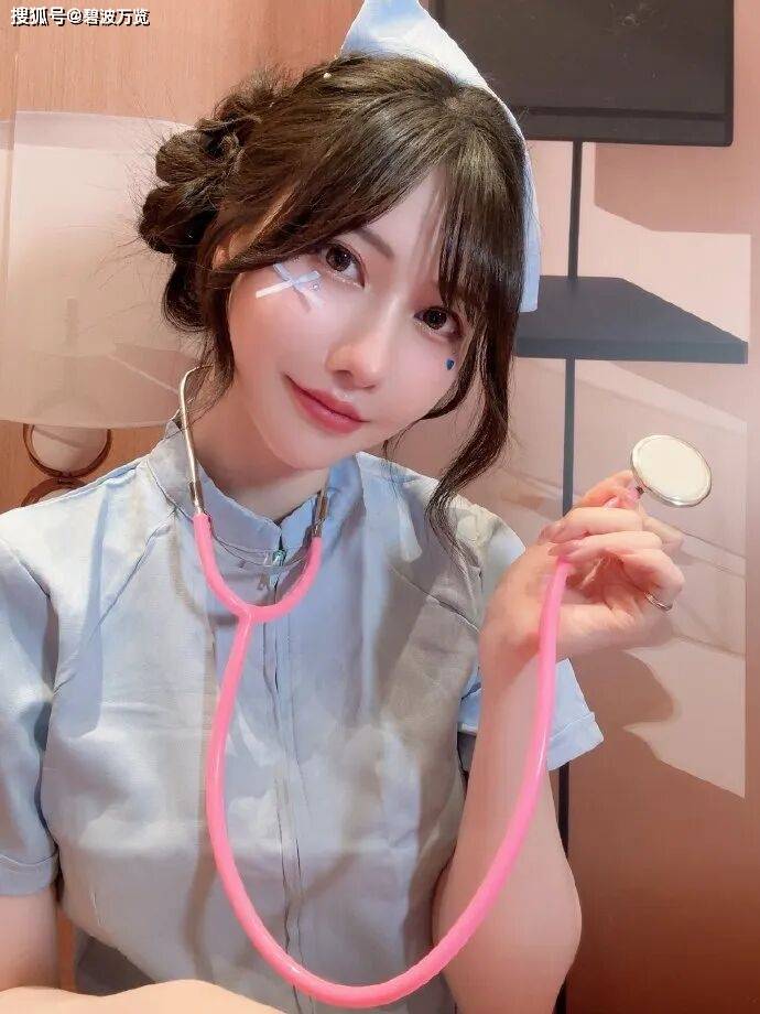 蓝芽水月：从“追星女孩”到“00后清纯天花板”的励志典范