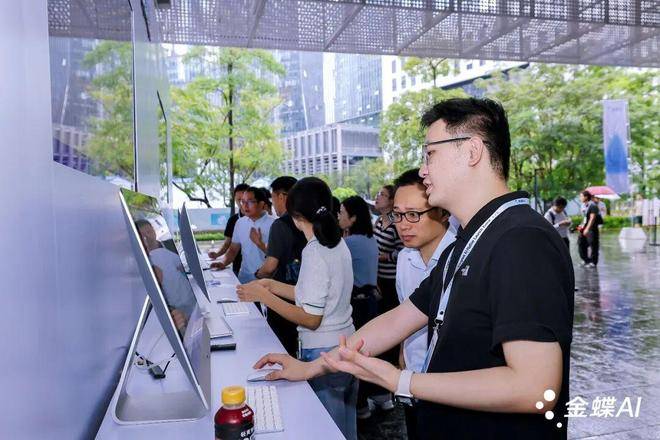 金蝶灵基：企业AI原生的中国答案-锋巢网