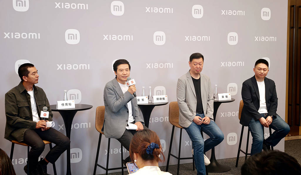 国仁对话雷军胡峥楠宋钢：关于小米汽车的新人新车新思考