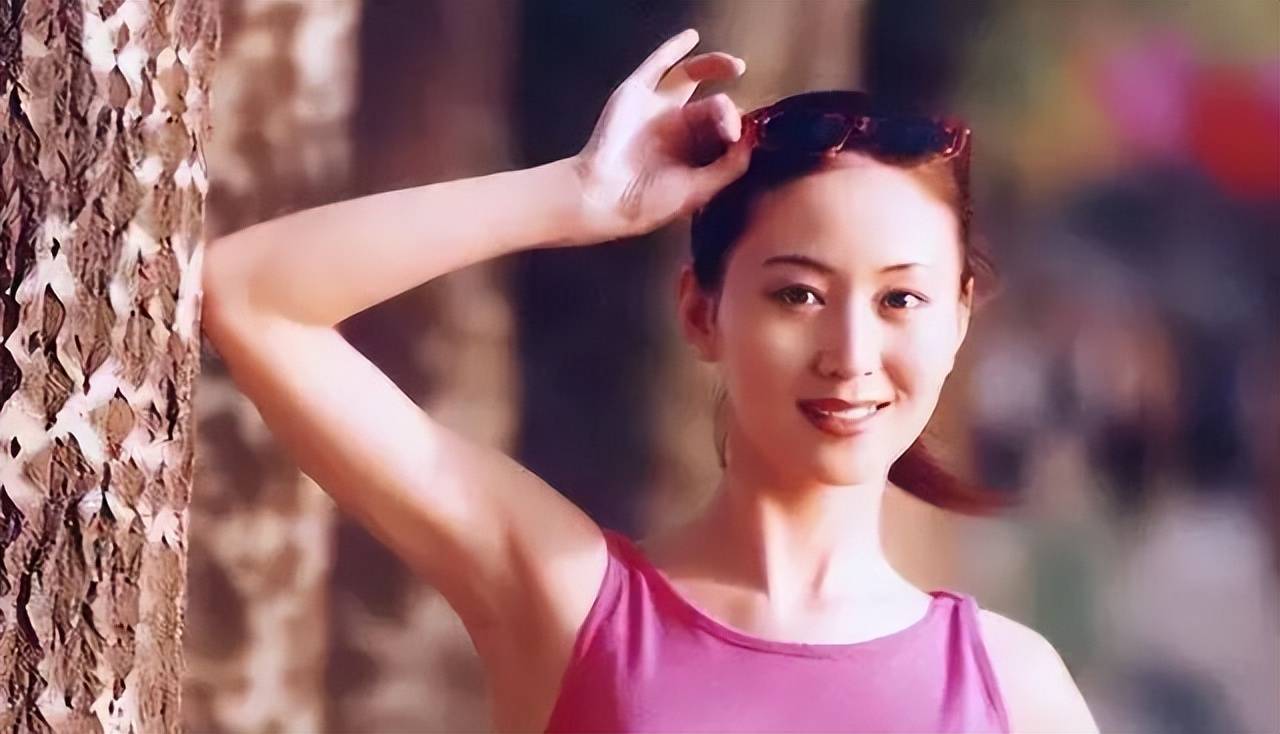 中国L模第一人,和丈夫离婚,与父亲决裂!如今49岁救赎自己