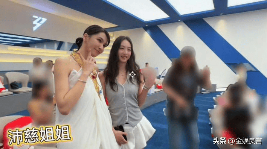森碟近况引关注！陪叶一茜探班《乘风2026》，青春状态让人眼前一亮封面图