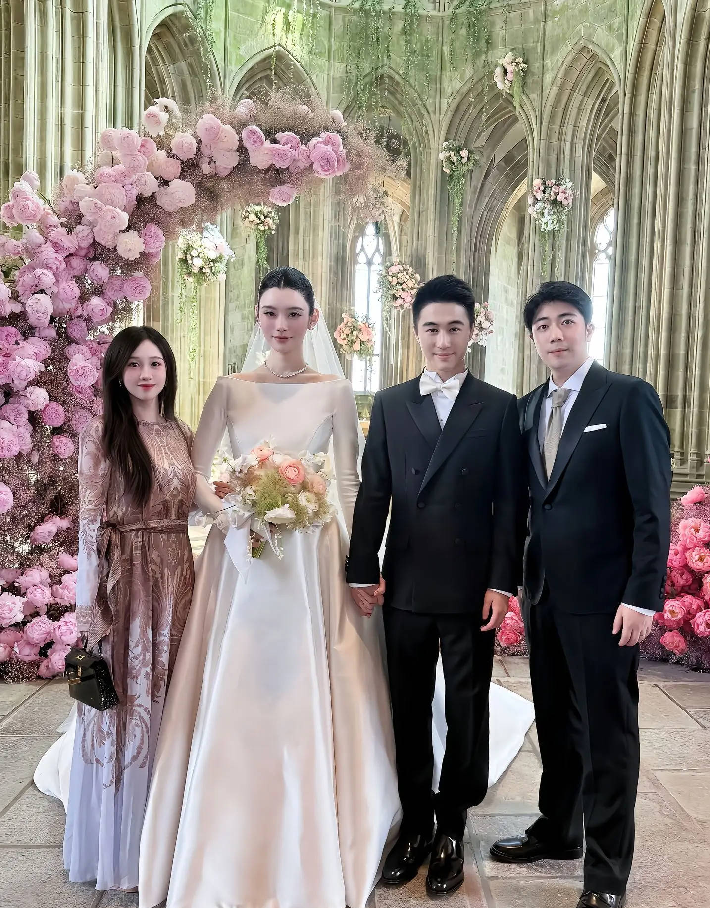 特步二公主七匹狼公子参加奚梦瑶婚礼 晒与谷爱凌合照颜值高