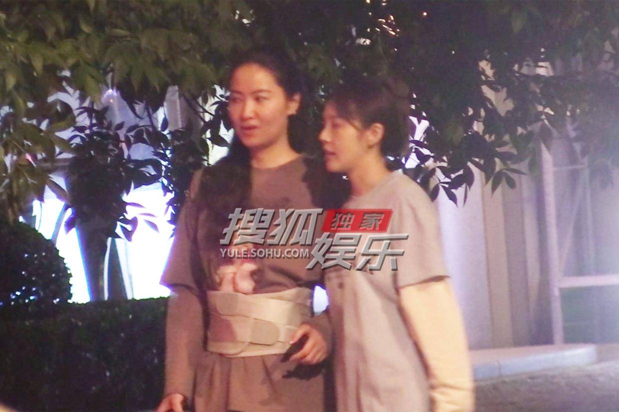 张佳宁探访腰伤闺蜜，贴心陪伴尽显真情