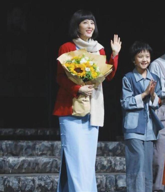 中戏两百年难得一遇的美女曾黎，她的名字总是与美丽、才华和从容联系在一起。
