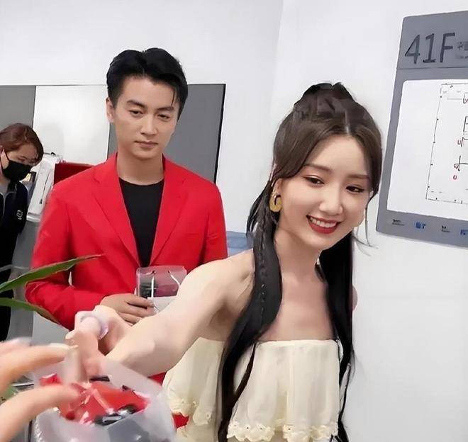 原创            忍无可忍！央媒点名痛批内娱乱象，早已不止综艺造假这么简单