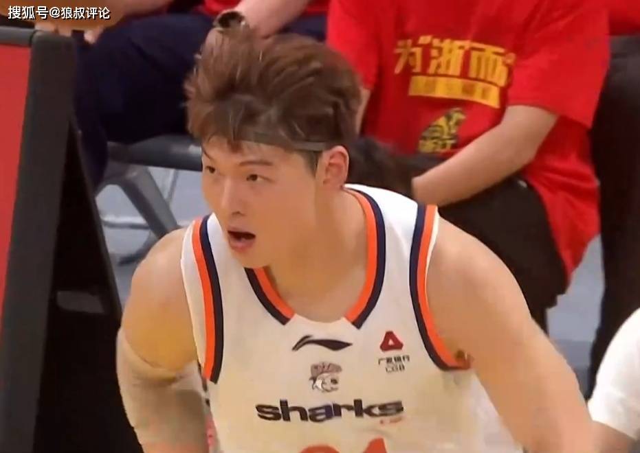 王哲林回应删除朱芳雨微信：当时被盗删了几百人 包括我妈也被删了