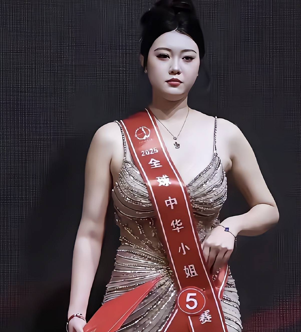一脸旺夫相19岁河北姑娘连子欣当选全球中华小姐选美冠军