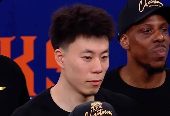 CBA三大消息！上海男篮被处罚，张镇麟顶薪稳了，刘铮选择继续留队