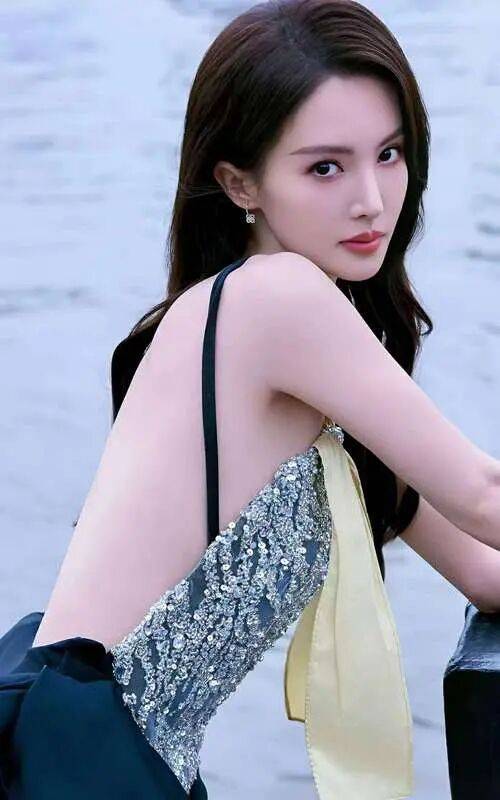 金晨雪肤玉貌性感撩人!四大影视代表作惊艳扮相美爆了