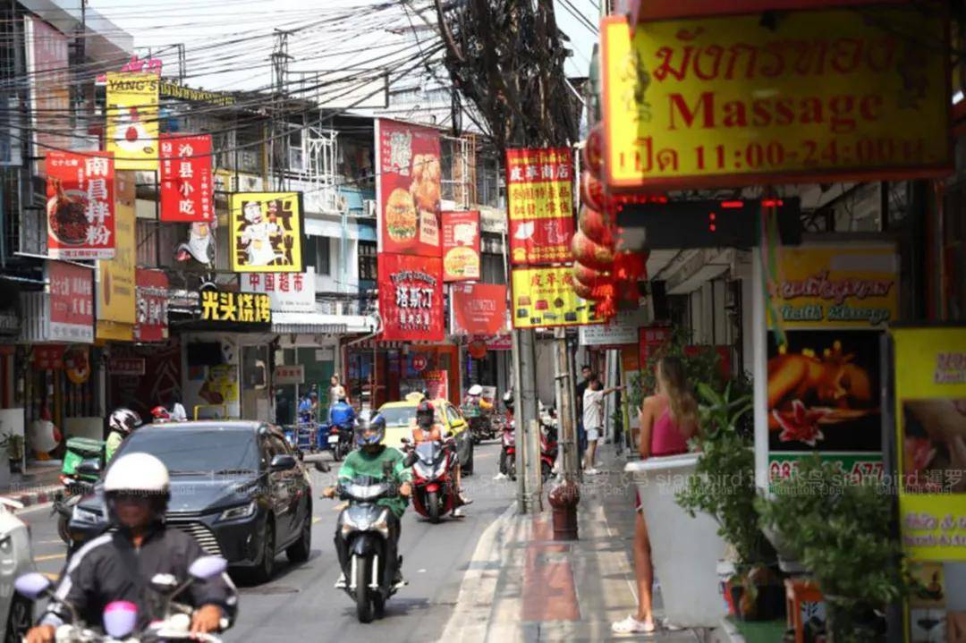 “这里还是泰国吗？”曼谷辉煌区人民币支付风波，刺痛泰国社会神经