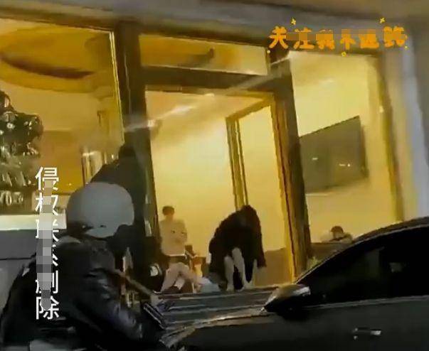 女子趁闺蜜醉酒,强行和闺蜜男友吃舌头:这种场所男女,只有欲望
