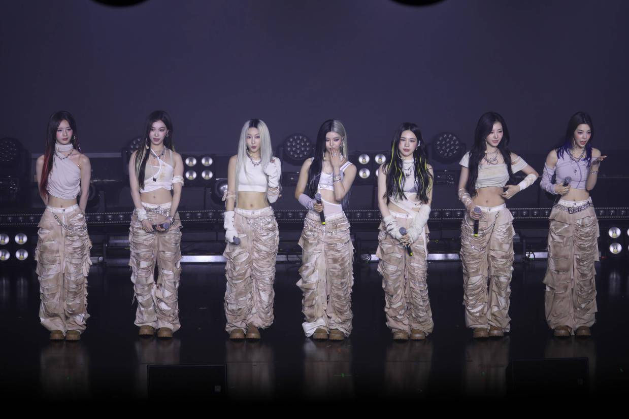 R.E.D女团发布迷你二辑 手势舞变速舞挑战花式宠粉