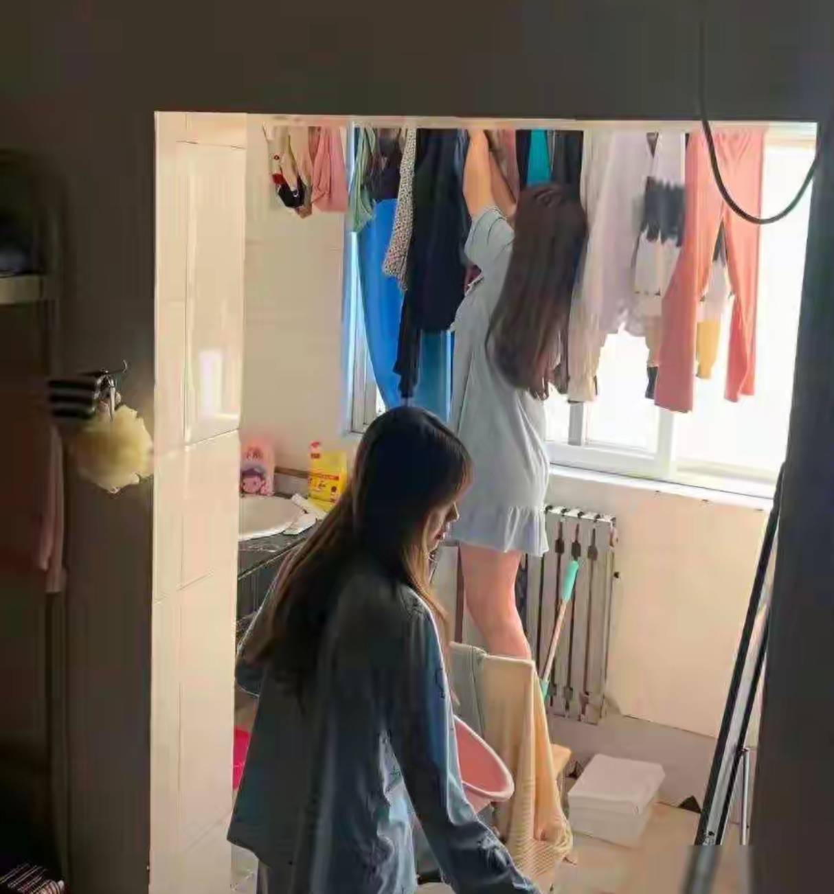 “这环境,谁住谁抑郁!”家长吐槽女儿不换衣服,被嘲:有必要吗