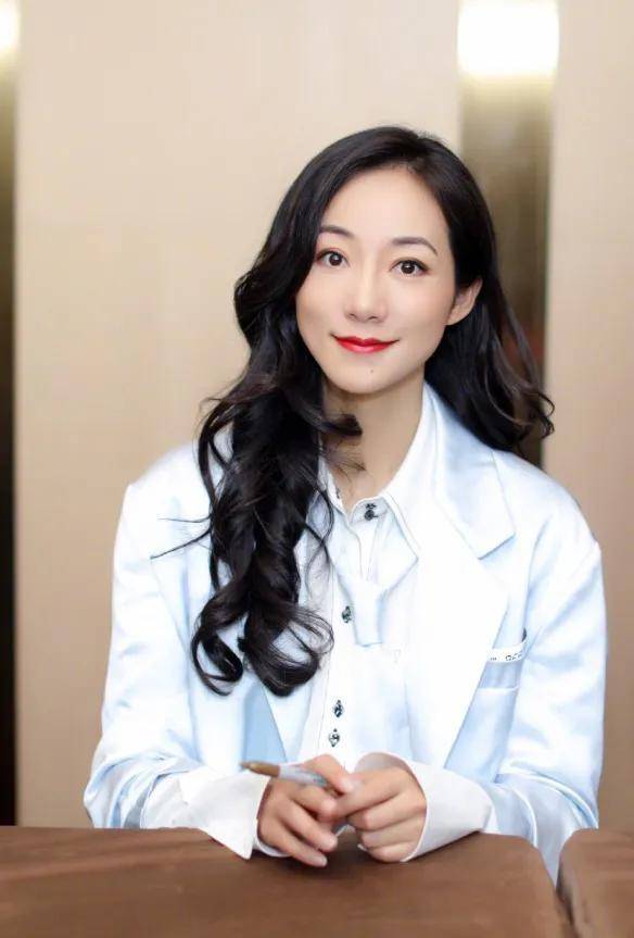 原创            不拍吻戏、不找圈内人、不参加综艺，被骂清高的她凭什么？