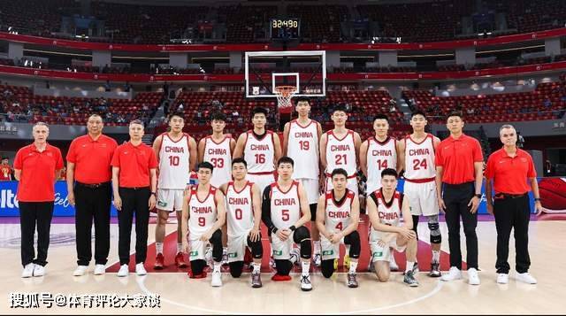 杨瀚森今夜首发！中国男篮VS荷兰，先发5人出炉：贺希宁领衔防线