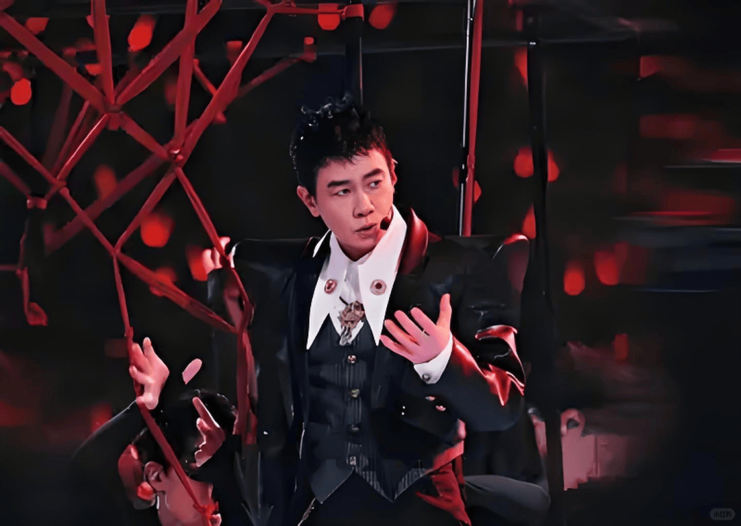 原创            巡演首站舞美翻车还被骂上热搜？他老婆一句话就把舆论给盘活了！