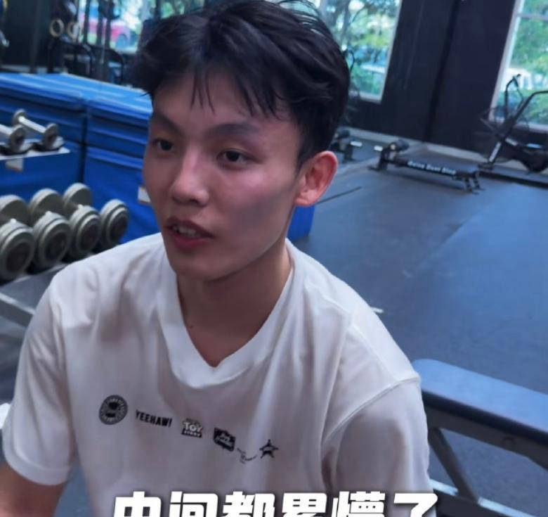 广东早报：徐杰特训震撼动人，小将杨溢荣耀加身，杜锋续约未果或将离职？