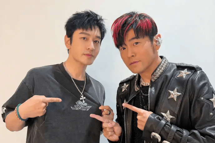 黄晓明分享与周杰伦合照 激动配文：GO！JAY！