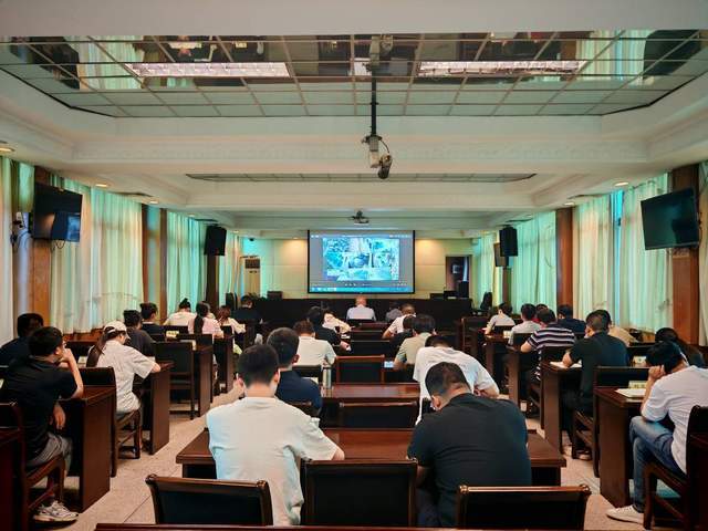 淮安市公路中心开展年轻党员干部廉政专题教育活动 图2