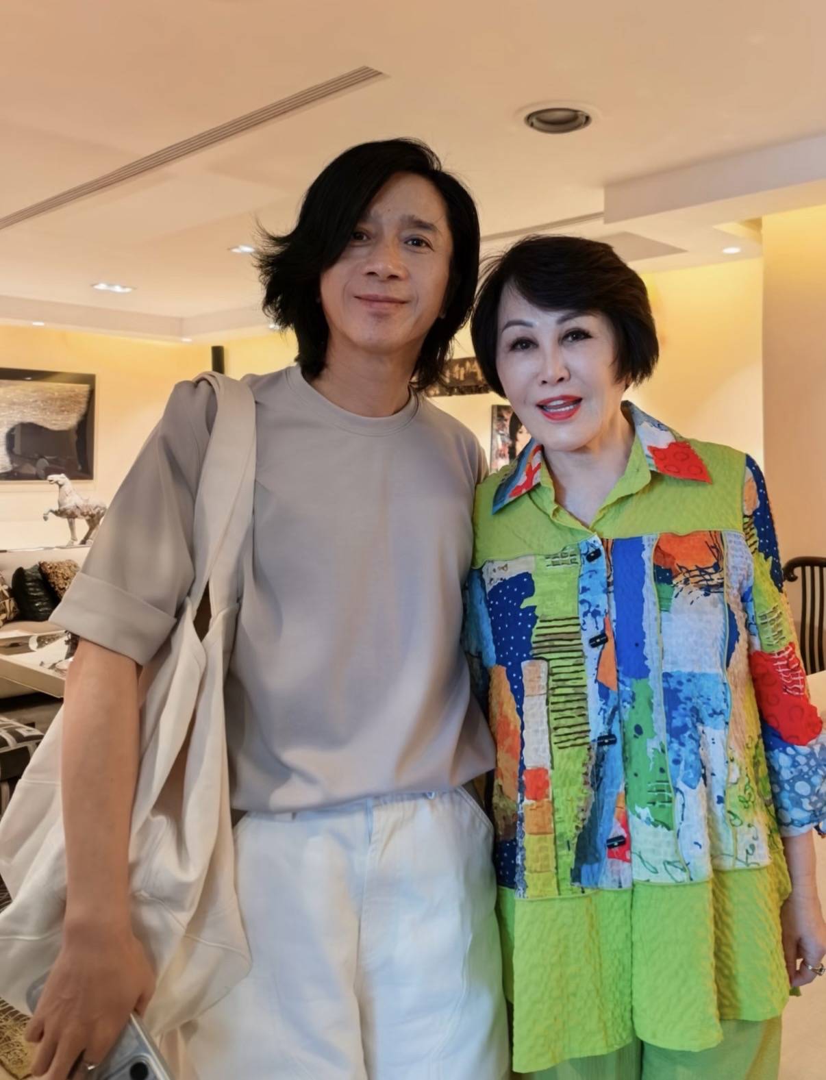 78岁羽西上海豪宅曝光，满屋艺术品、一抽屉珠宝，健身房最惊艳！