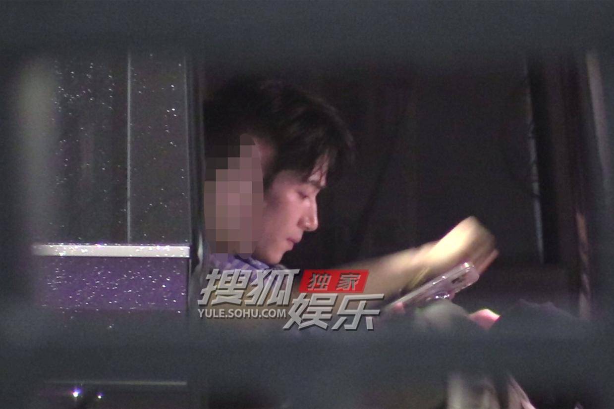 王星越综艺收工后车内办公 敬业态度获工作人员点赞