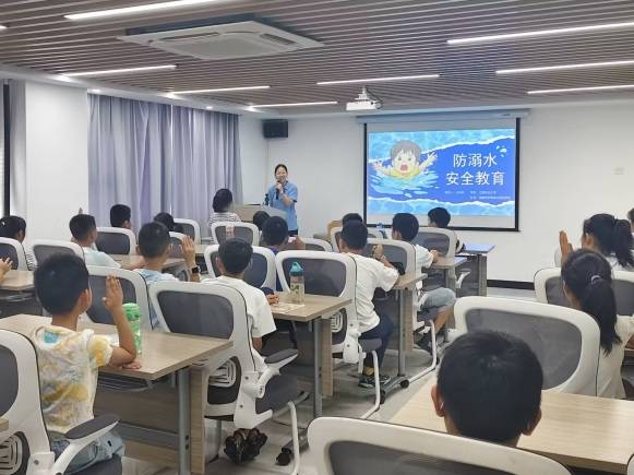 清廉筑梦进社区，安全科普+绘画童趣拉满