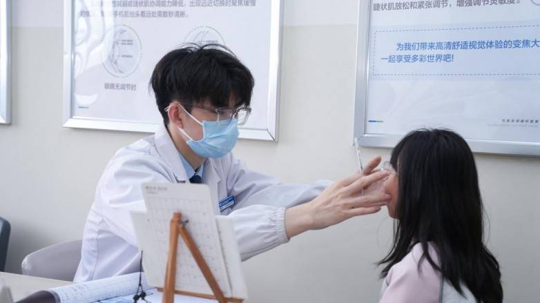 暑期近视暴涨预警!东莞爱尔眼科扶城宾:抓住黄金窗口期,三步科学稳住孩子视力(图2) 暑期近视暴涨预警!东莞爱尔眼科扶城宾:抓住黄金窗口期,三步科学稳住孩子视力(图2)