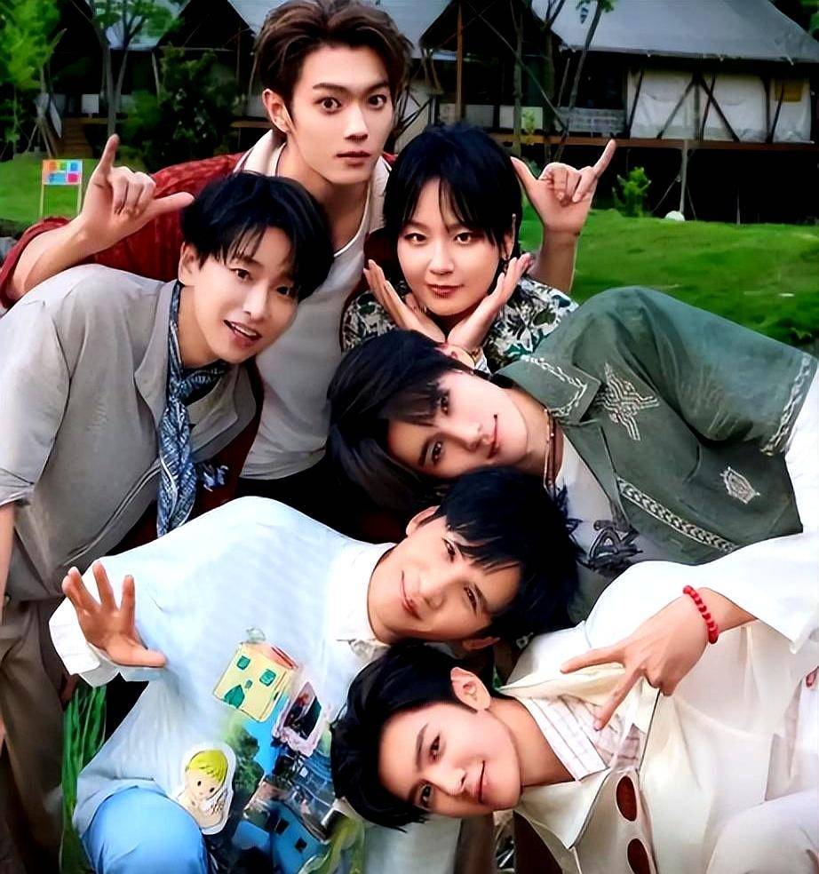 原创            原曝：《花少8》墨西哥行程曝光。5女2男“全员回归”，这班底能超越前一季？