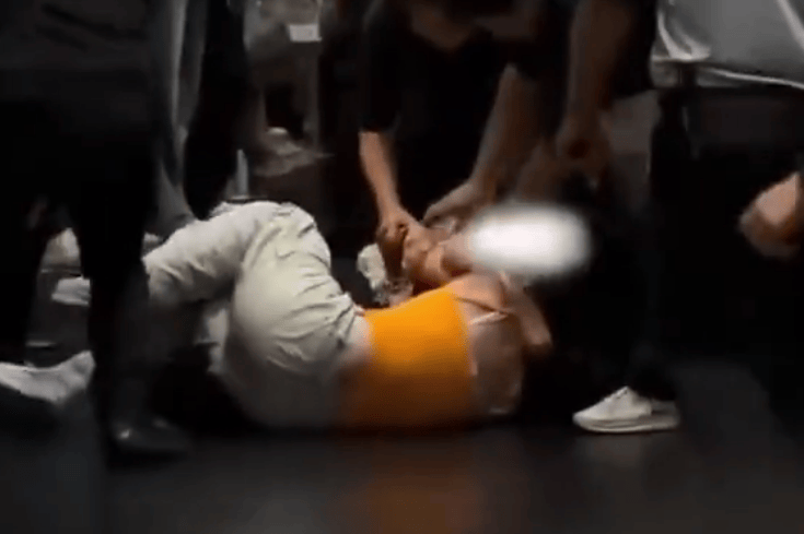 中国女粉丝在泰国被打引热议!GMM发澄清声明,称涉事工作人员已暂停聘用