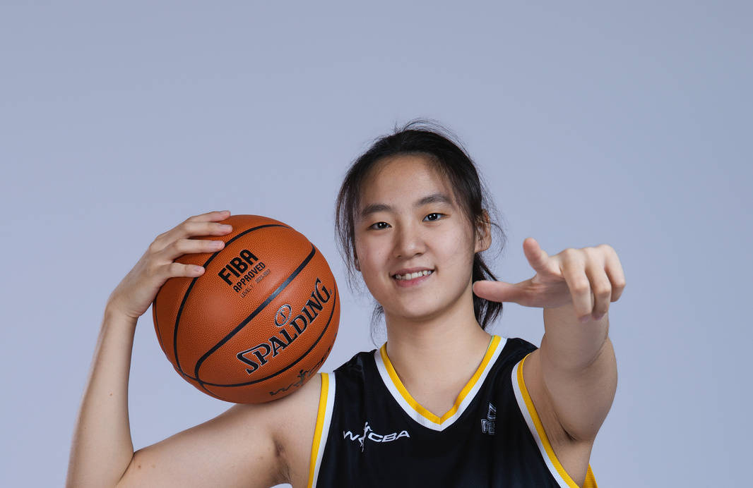 轰26+9！中国女篮18岁1米84前锋崛起：曾与张子宇同进最佳阵容