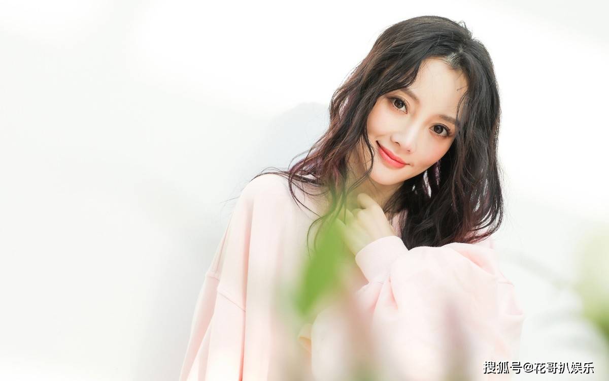 原创            李小璐首次回应做头发事件，公开真实离婚时间，意图洗白婚内出轨
