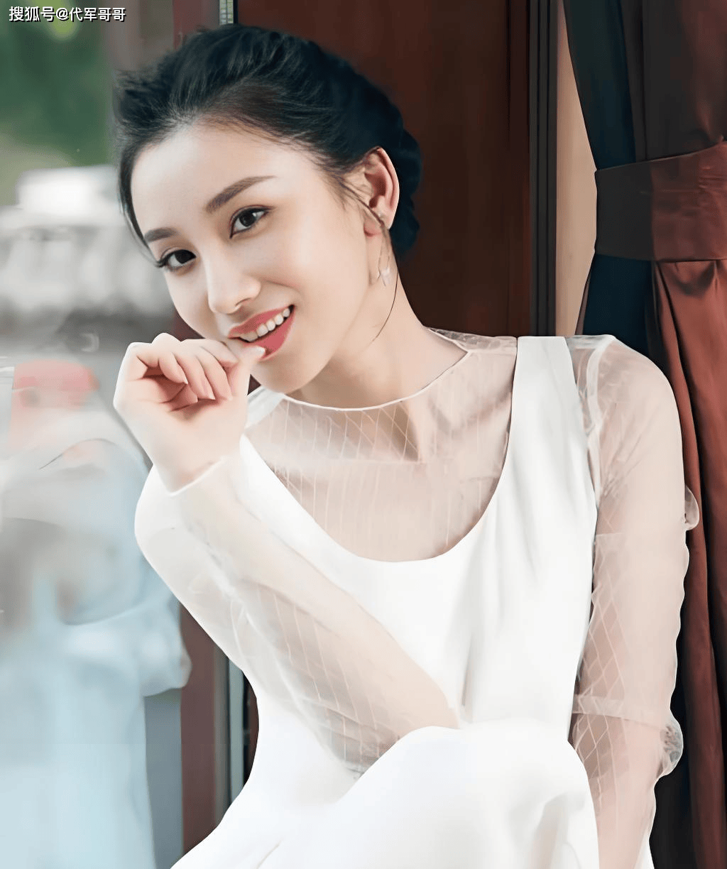 原创            40岁朱子岩近况曝光！出道21年零绯闻，气质绝佳依旧单身惹网友唏嘘