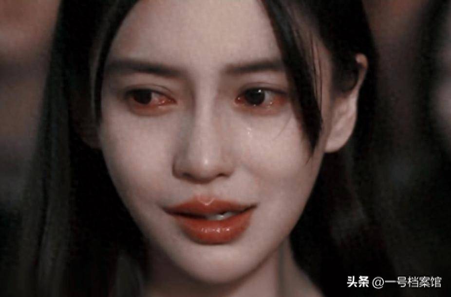 原创            与黄晓明分道扬镳4年后，37岁杨颖深夜带儿子会友，孩子很有教养