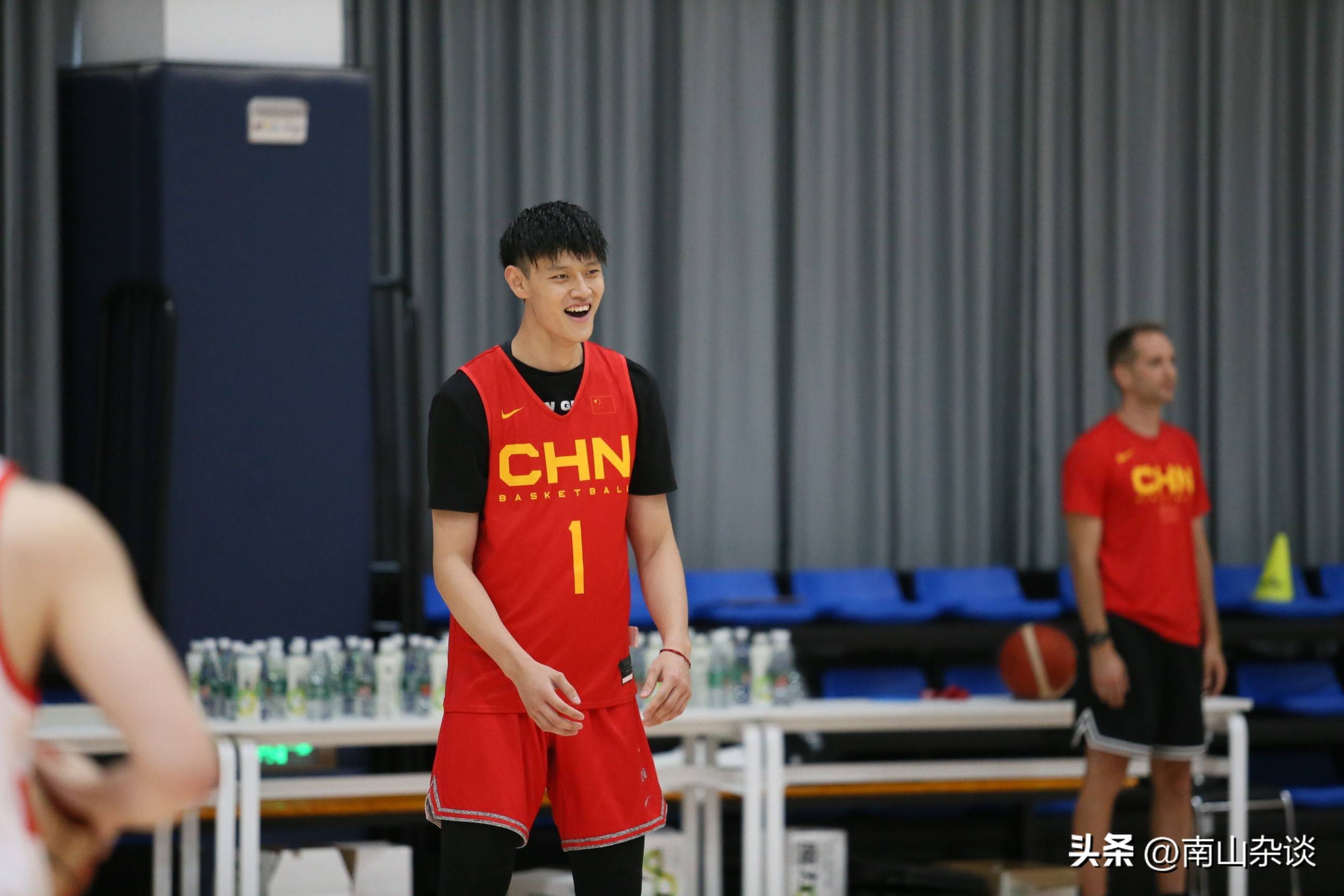 中国男篮官宣三将离队，曾凡博仍受伤病困扰，王浩然退出太可惜！